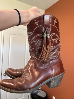 Vintage Ariat Tassel Western Boots